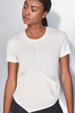 Dash and Stars T-Shirts-T-shirt branca drapeada de manga curta beige