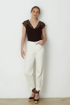 Vila T-Shirts-T-shirt canelada com renda Preto