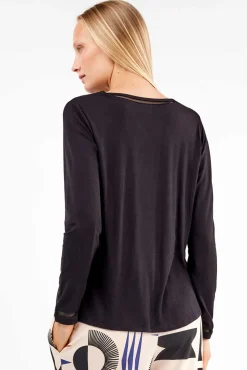 Gisela T-Shirts-T-shirt com detalhe de renda no renda preto