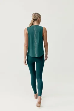 Born Living Yoga Blusas-T-shirt desportiva Kishi Deep Green verde