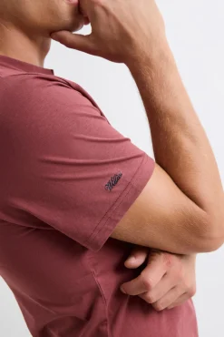 Williot T-Shirts-T-shirt Insignia Vermelho