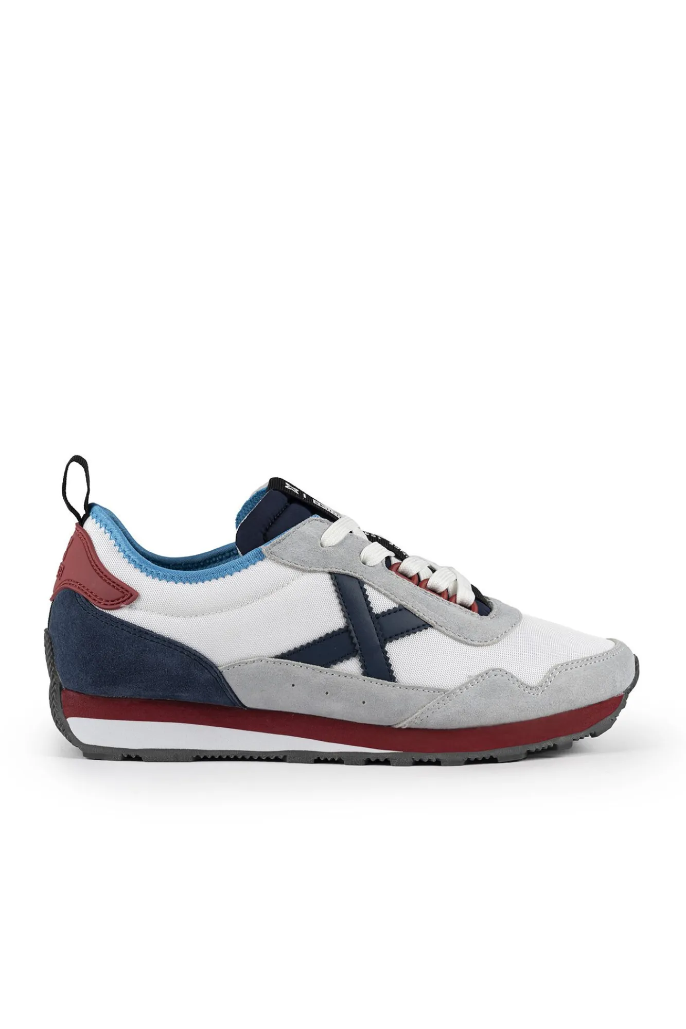 Munich Sneakers-Um Tênis Branco