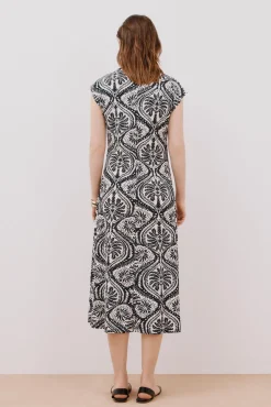 Cortefiel Vestidos-Vestido com decote em bico contrastante Impress&atilde;o