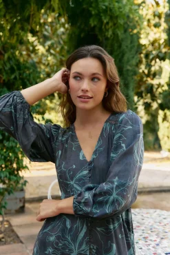 Jaase Vestidos-Vestido longo Carmen de manga comprida com estampado de lírio da meia-noite Cinzento