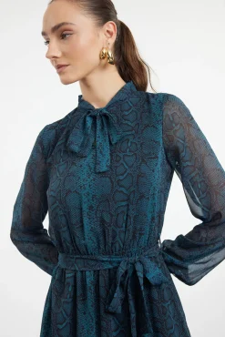 Trendyol Vestidos-Vestido midi com laço verde