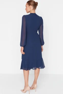 Trendyol Vestidos-Vestido midi de gola alta azul