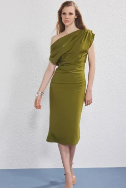 Trendyol Vestidos-Vestido midi franzido verde